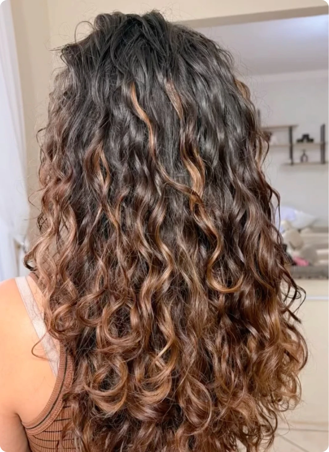 Mechas em cabelo cacheado